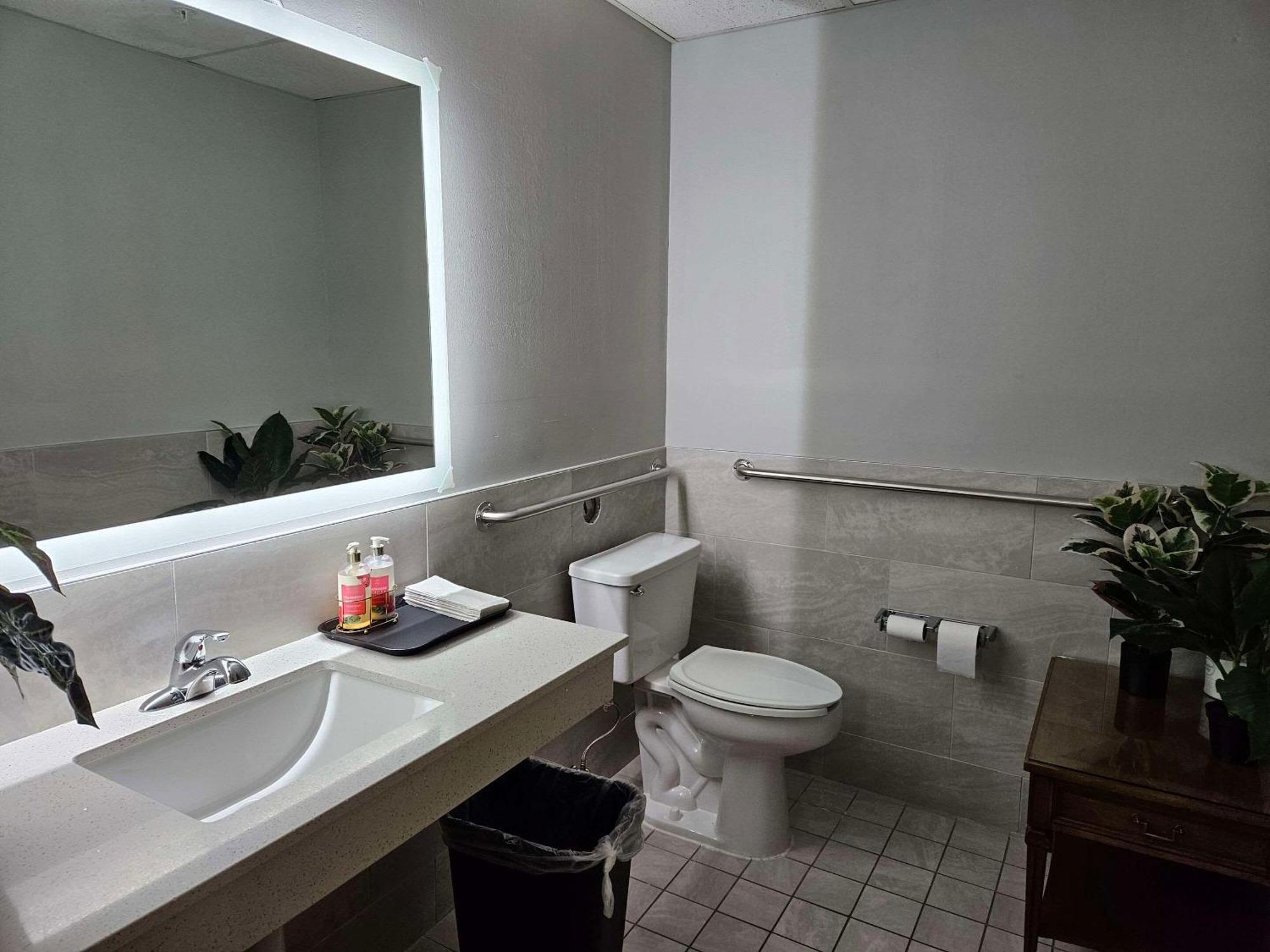 Quality Inn Tulalip - Marysville Bagian luar foto